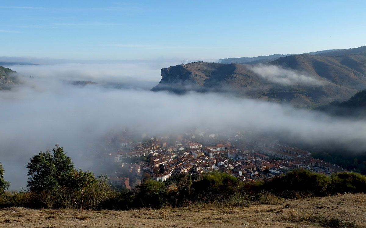 Ezcaray-con-niebla
